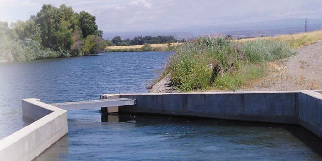 纯净天然的落矶山脉雪雨 纯净天然的落矶山脉雪雨